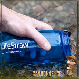 gourde filtration eau lifestraw GO 2 pour filtrer l'eau d'une rivière en randonnée légère et voyage avec charbon actif