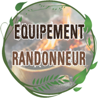 équipement du randonneur bushcraft boussole compac porte carte tout l'équipement pour randonner en forêt